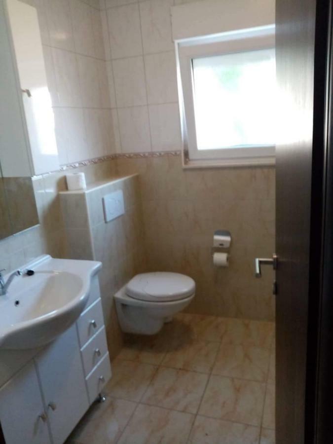 Apartments Luki Трогир Екстериор снимка